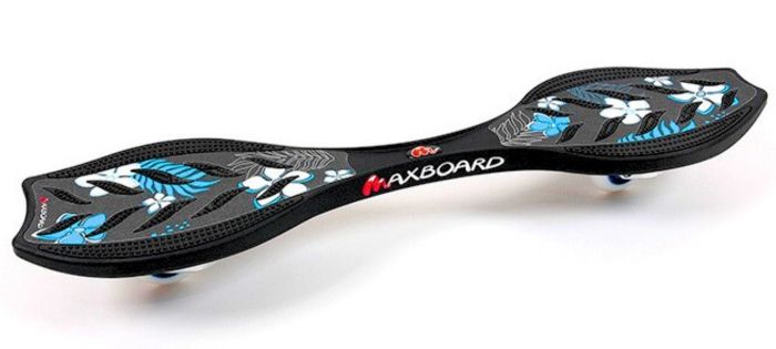 Das Bild zeigt die Seitenansicht eines schwarz-weiss-blauen Waveboard für Kinder mit Blümchen, Blumen und Blüten
