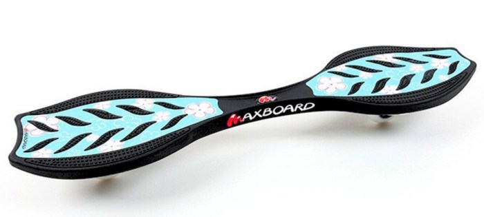Das Bild zeigt die Seitenansicht eines hellblauen Waveboard für Kinder mit Blumen und rosa Blüten